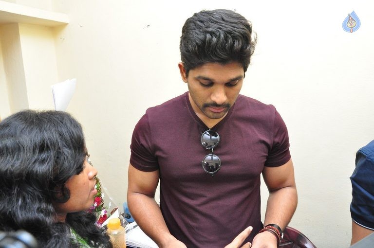 Allu Arjun Photos at Make A Wish Event - 33 / 59 photos