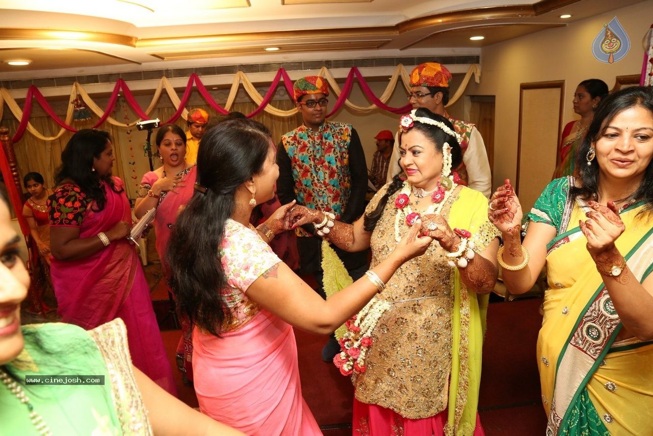 Alok Nahata and Sashi Nahata 25th Wedding Anniversary  - 3 / 128 photos