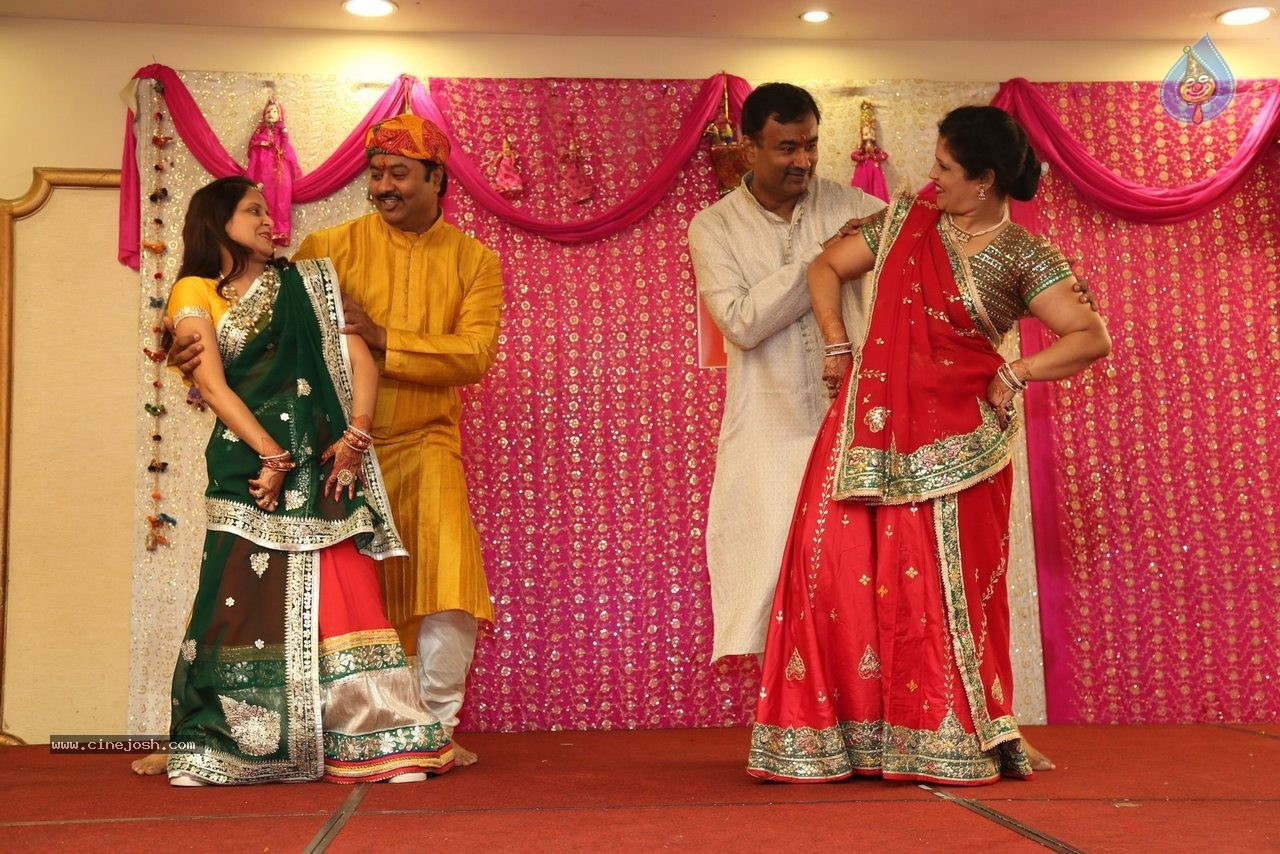 Alok Nahata and Sashi Nahata 25th Wedding Anniversary  - 24 / 128 photos