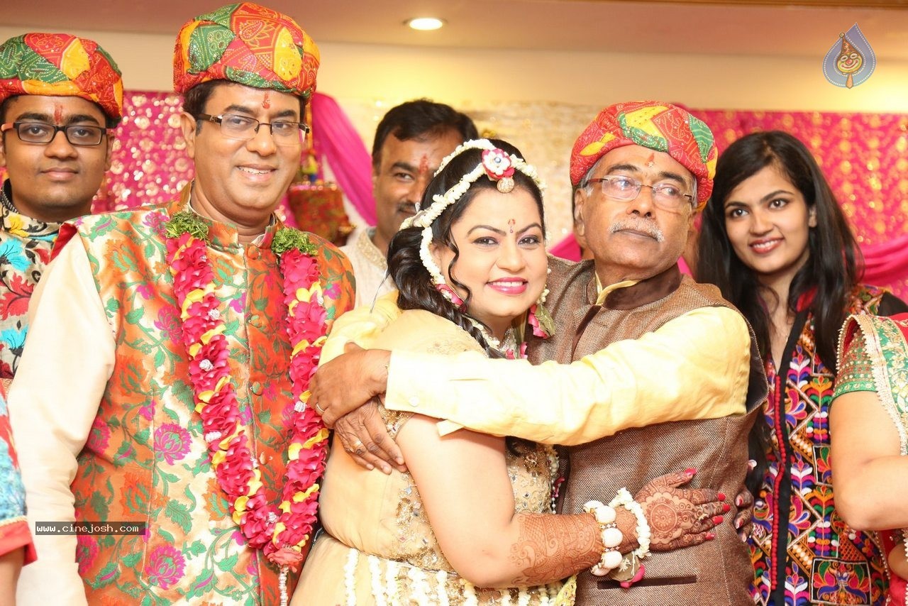 Alok Nahata and Sashi Nahata 25th Wedding Anniversary  - 26 / 128 photos