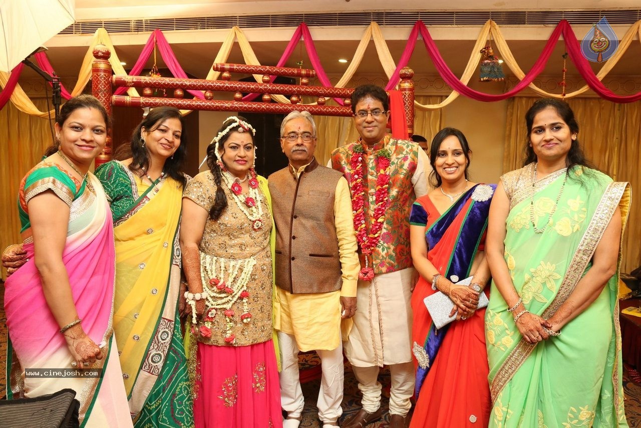 Alok Nahata and Sashi Nahata 25th Wedding Anniversary  - 31 / 128 photos