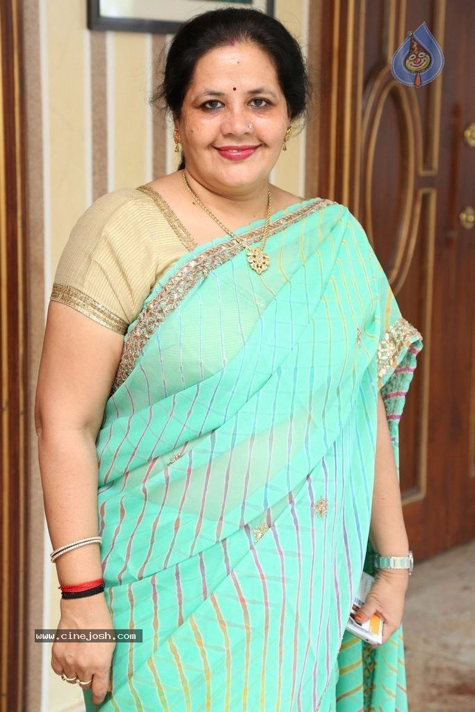 Alok Nahata and Sashi Nahata 25th Wedding Anniversary  - 33 / 128 photos