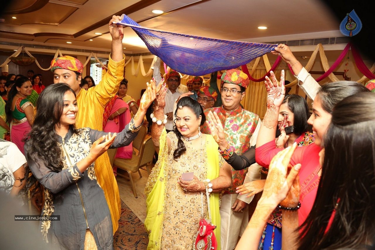 Alok Nahata and Sashi Nahata 25th Wedding Anniversary  - 39 / 128 photos