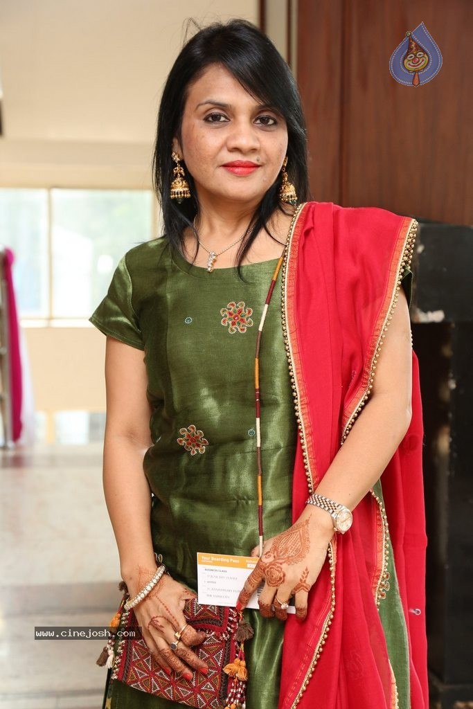 Alok Nahata and Sashi Nahata 25th Wedding Anniversary  - 41 / 128 photos