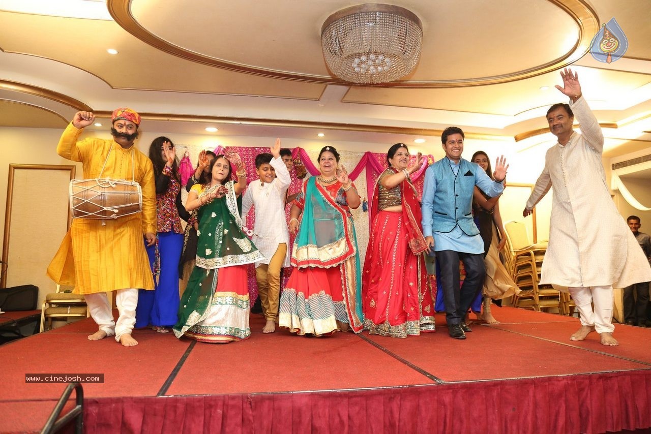 Alok Nahata and Sashi Nahata 25th Wedding Anniversary  - 52 / 128 photos