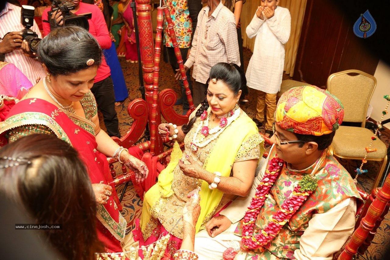 Alok Nahata and Sashi Nahata 25th Wedding Anniversary  - 57 / 128 photos