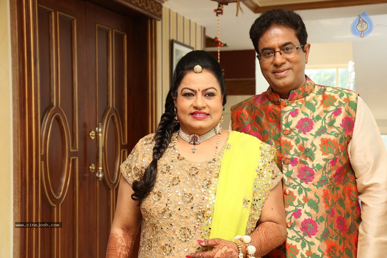 Alok Nahata and Sashi Nahata 25th Wedding Anniversary  - 69 / 128 photos