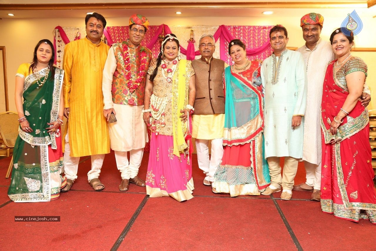 Alok Nahata and Sashi Nahata 25th Wedding Anniversary  - 70 / 128 photos