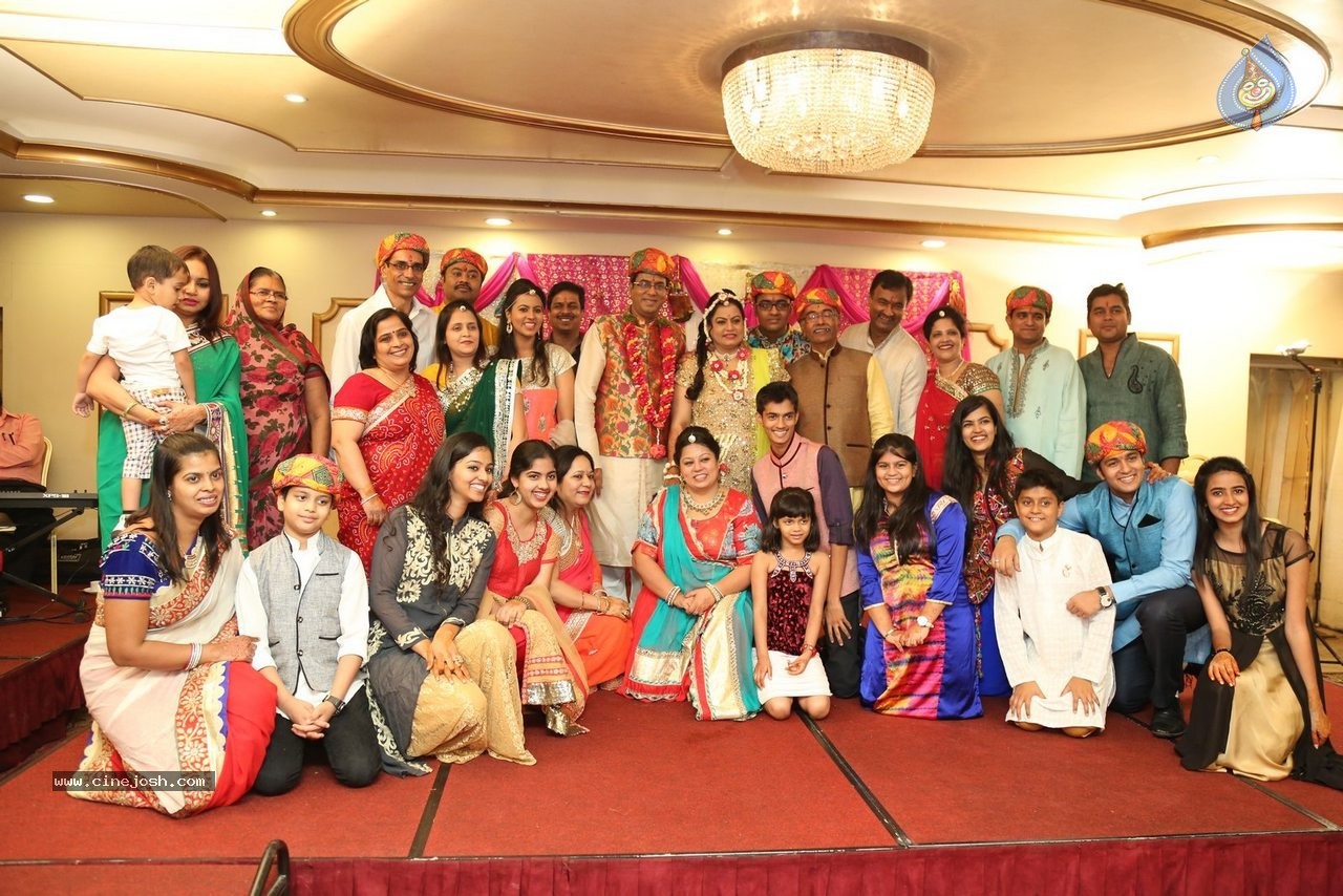 Alok Nahata and Sashi Nahata 25th Wedding Anniversary  - 87 / 128 photos