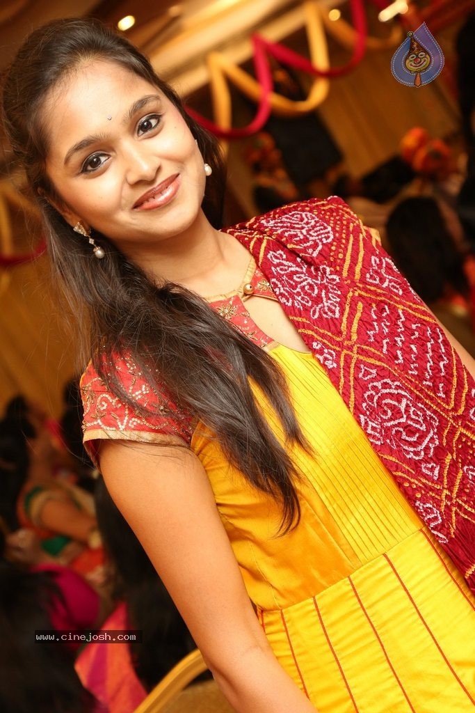 Alok Nahata and Sashi Nahata 25th Wedding Anniversary  - 90 / 128 photos