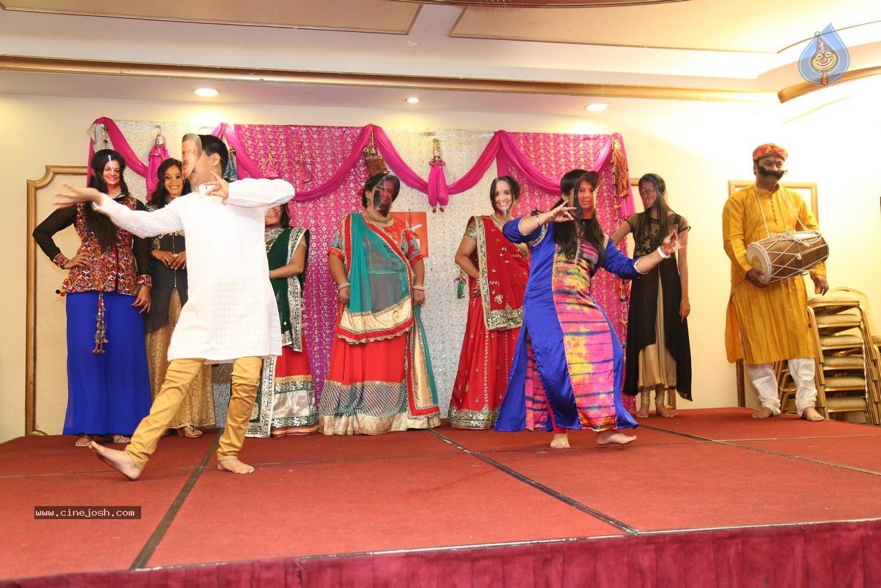 Alok Nahata and Sashi Nahata 25th Wedding Anniversary  - 92 / 128 photos