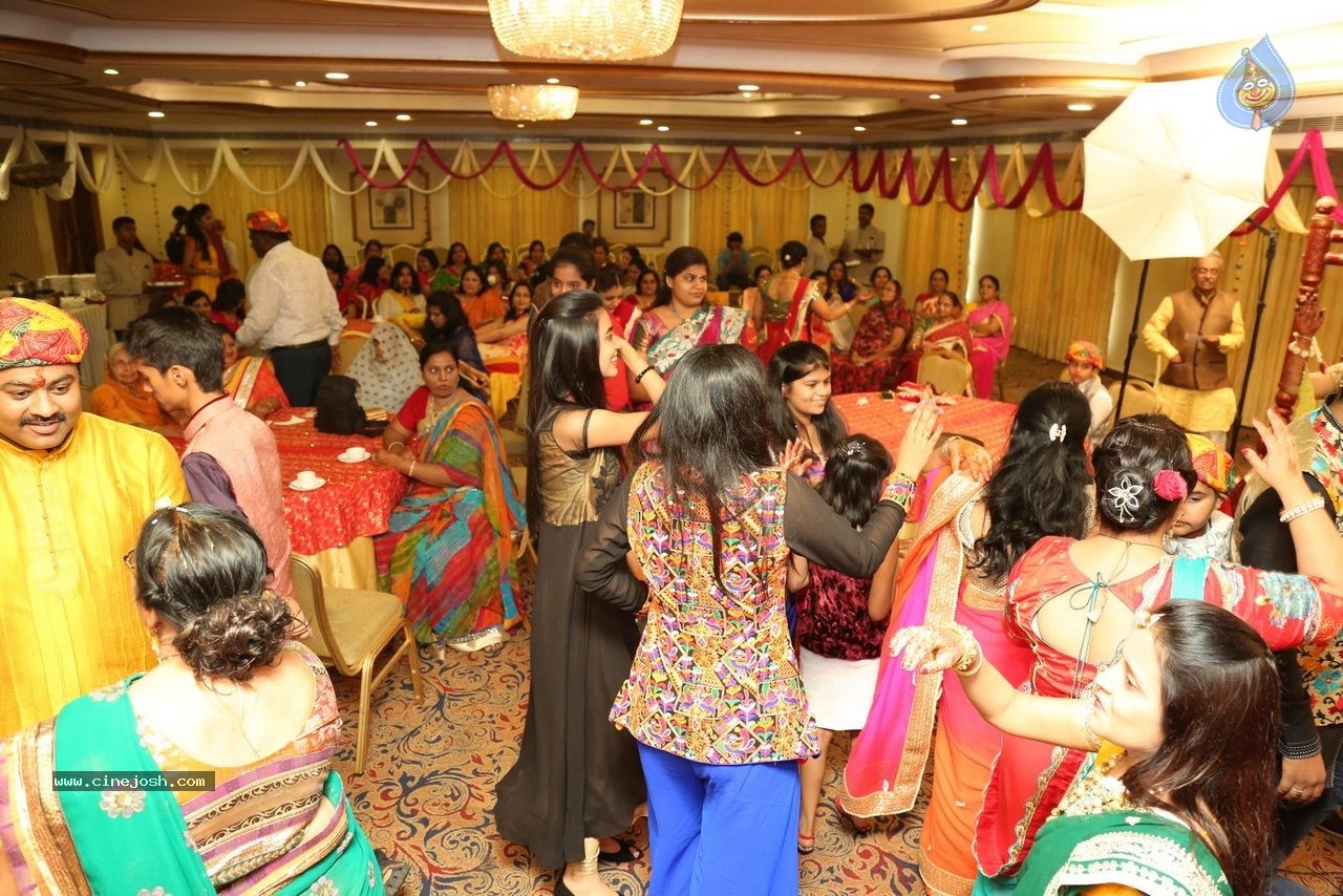 Alok Nahata and Sashi Nahata 25th Wedding Anniversary  - 93 / 128 photos