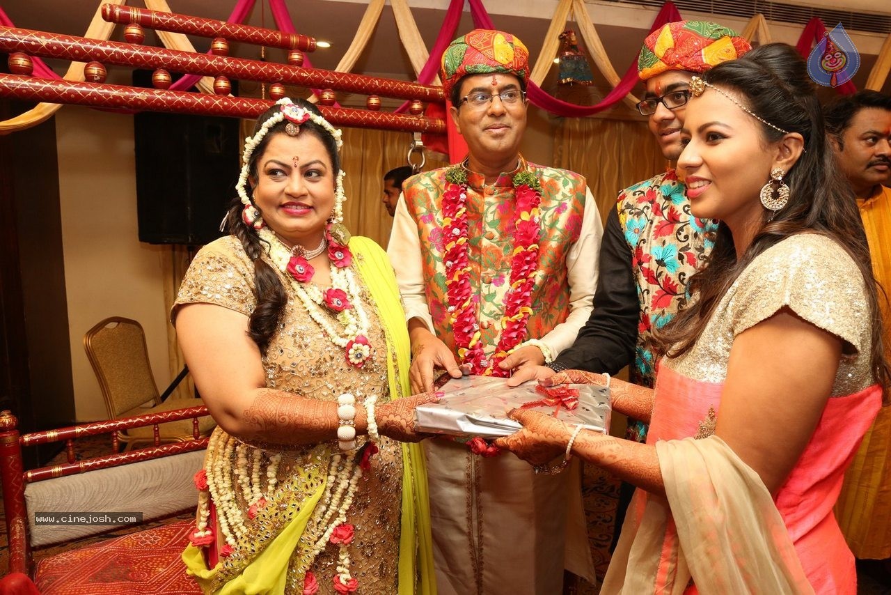 Alok Nahata and Sashi Nahata 25th Wedding Anniversary  - 102 / 128 photos