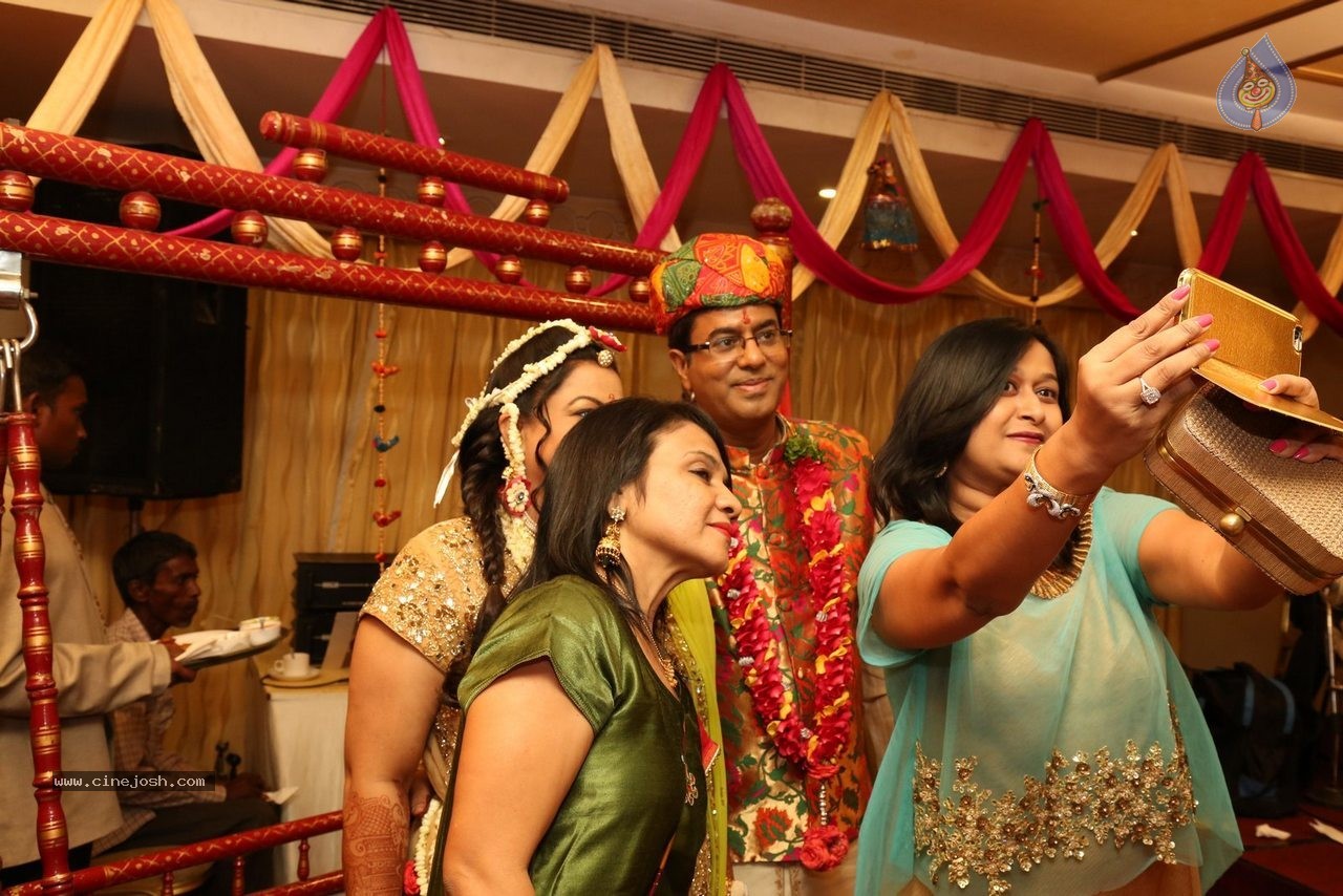 Alok Nahata and Sashi Nahata 25th Wedding Anniversary  - 103 / 128 photos