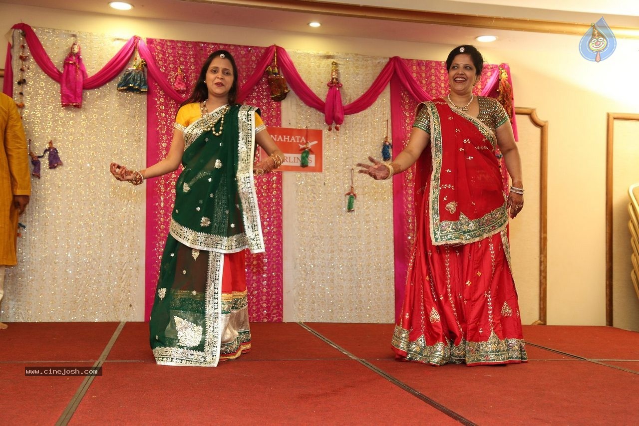 Alok Nahata and Sashi Nahata 25th Wedding Anniversary  - 115 / 128 photos