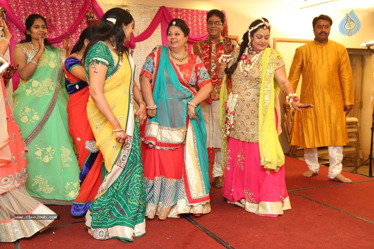 Alok Nahata and Sashi Nahata 25th Wedding Anniversary  - 122 / 128 photos