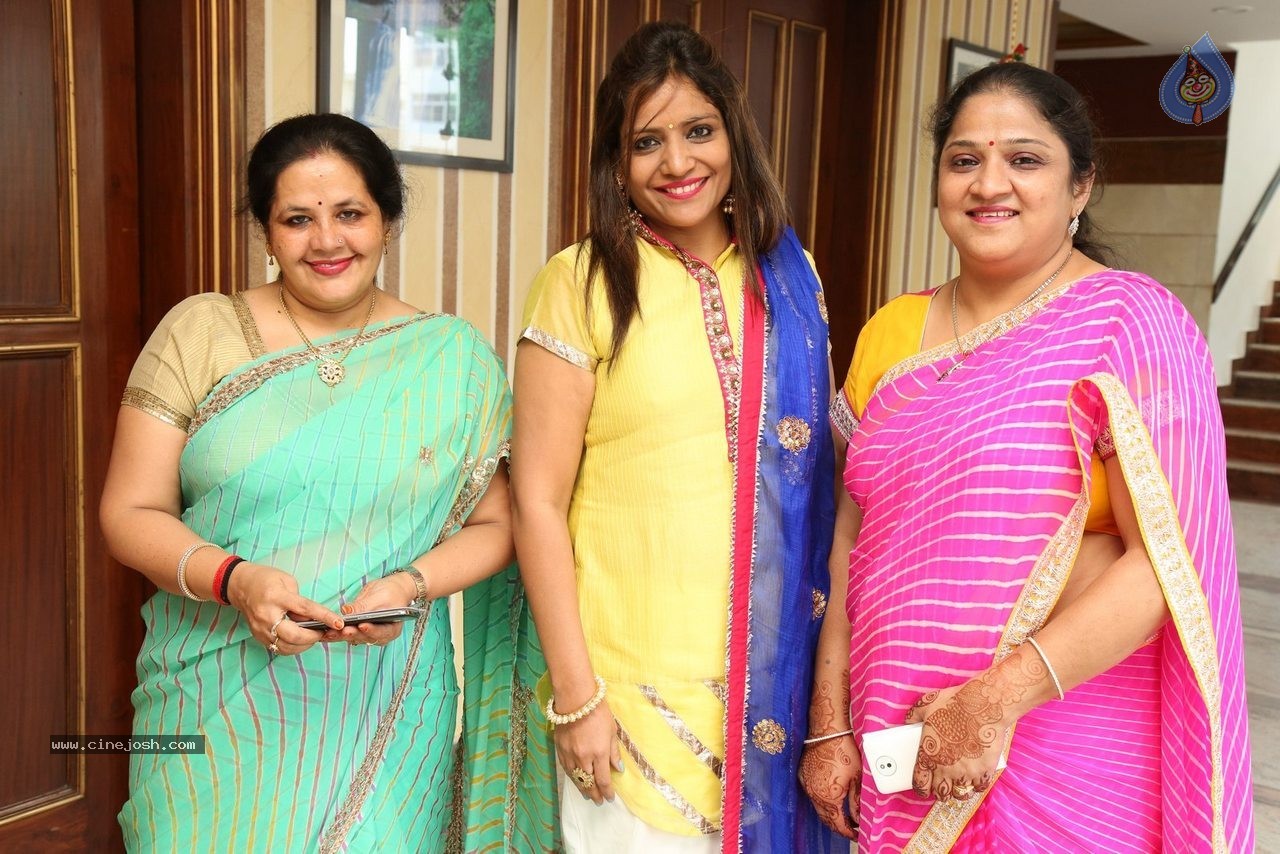 Alok Nahata and Sashi Nahata 25th Wedding Anniversary  - 125 / 128 photos