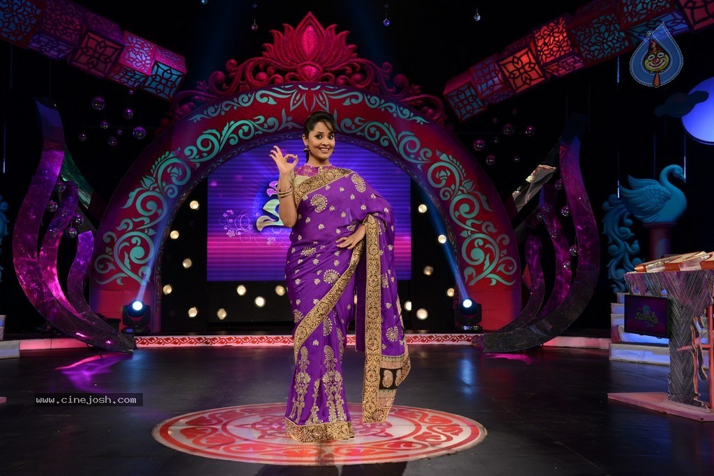 Anasuya at MAA Mahalakshmi Event - 25 / 105 photos