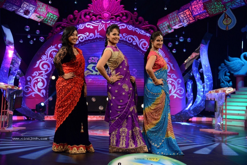 Anasuya at MAA Mahalakshmi Event - 30 / 105 photos