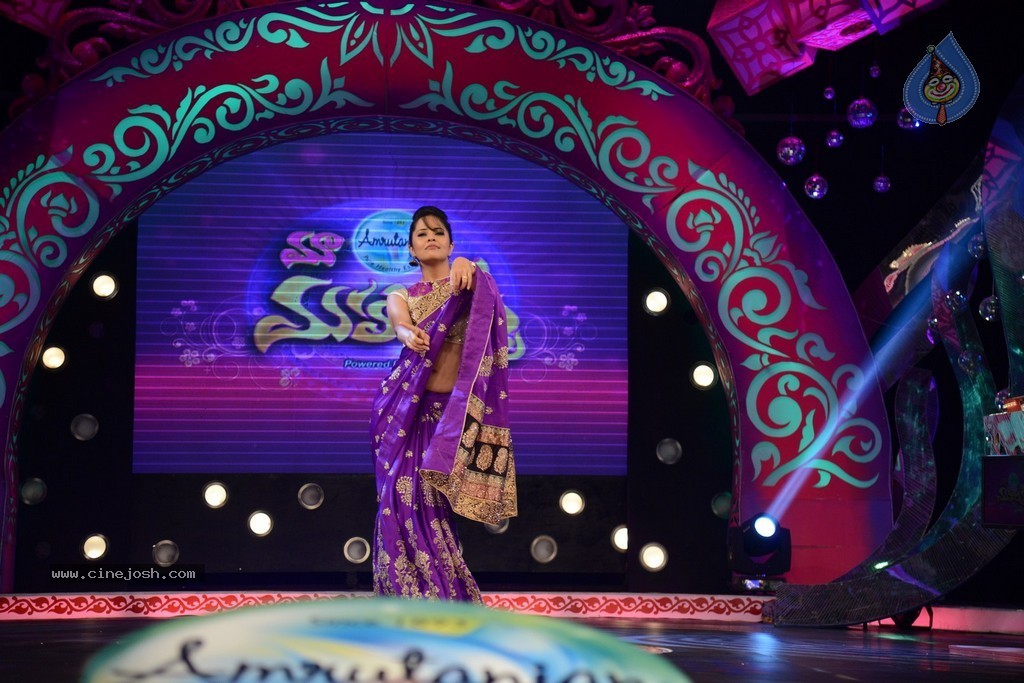 Anasuya at MAA Mahalakshmi Event - 36 / 105 photos