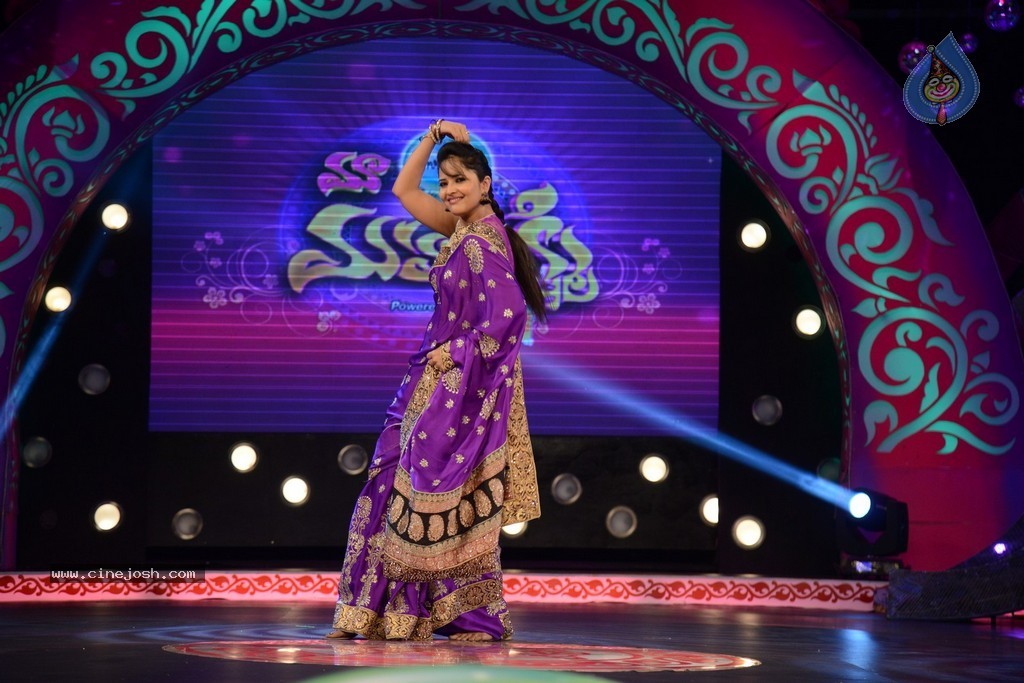 Anasuya at MAA Mahalakshmi Event - 38 / 105 photos