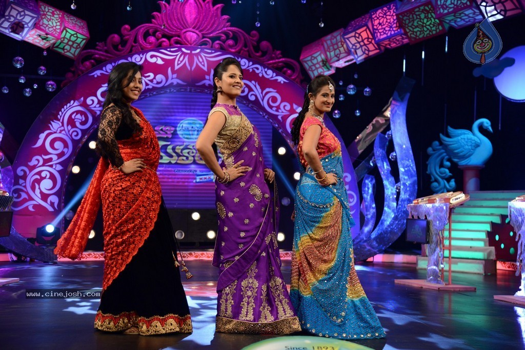 Anasuya at MAA Mahalakshmi Event - 46 / 105 photos