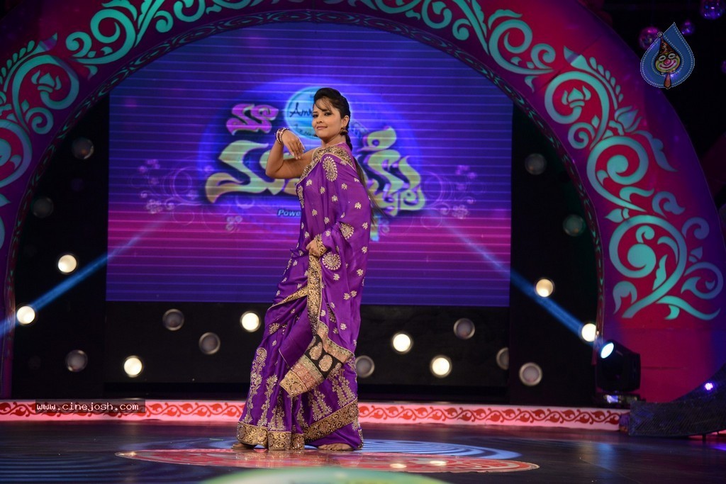 Anasuya at MAA Mahalakshmi Event - 70 / 105 photos