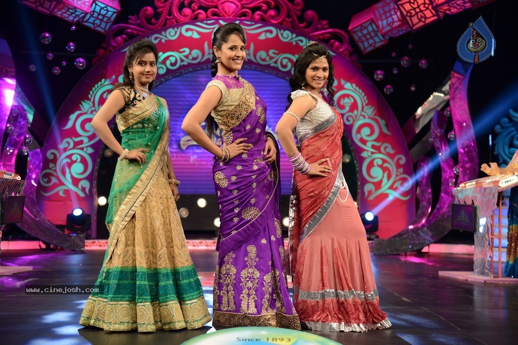 Anasuya at MAA Mahalakshmi Event - 77 / 105 photos