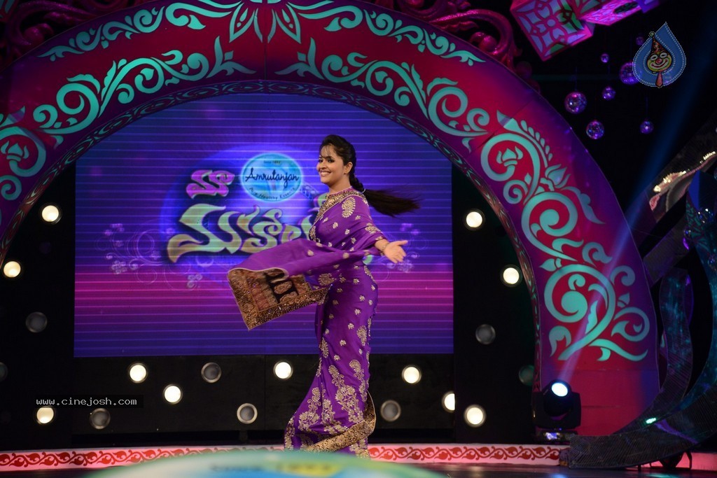 Anasuya at MAA Mahalakshmi Event - 78 / 105 photos