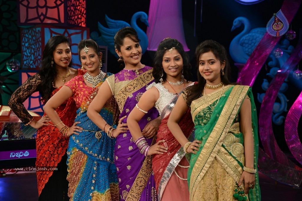 Anasuya at MAA Mahalakshmi Event - 86 / 105 photos