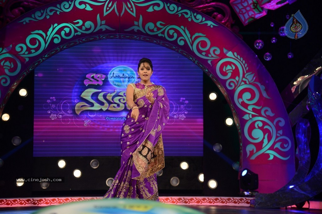 Anasuya at MAA Mahalakshmi Event - 89 / 105 photos