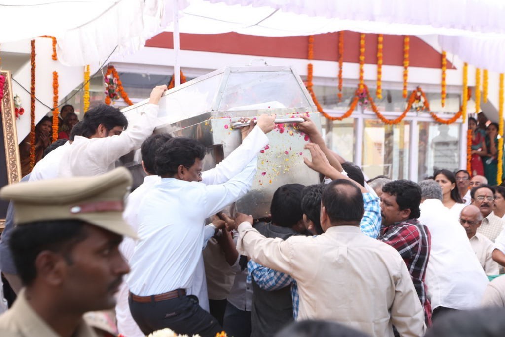 ANR Condolences Photos 09 - 27 / 440 photos