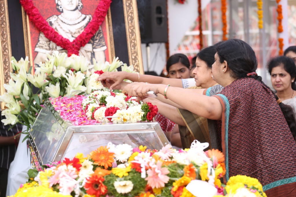 ANR Condolences Photos 09 - 47 / 440 photos