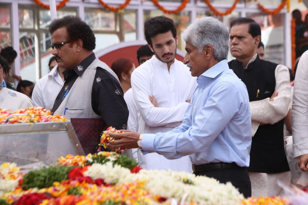 ANR Condolences Photos 09 - 85 / 440 photos