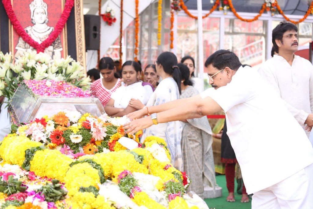 ANR Condolences Photos 09 - 109 / 440 photos