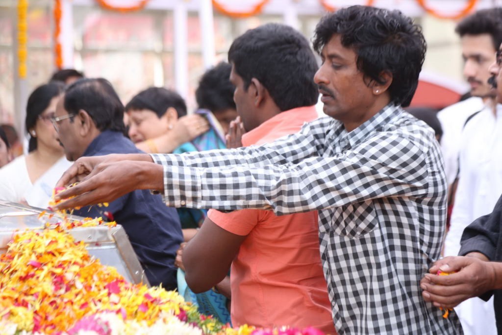 ANR Condolences Photos 09 - 129 / 440 photos