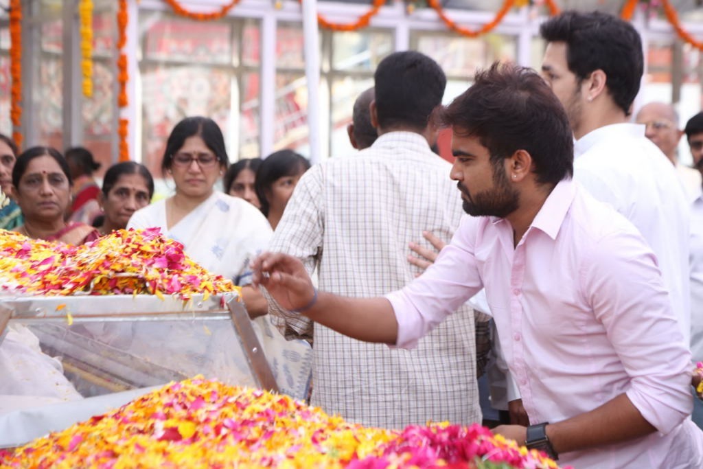 ANR Condolences Photos 09 - 136 / 440 photos