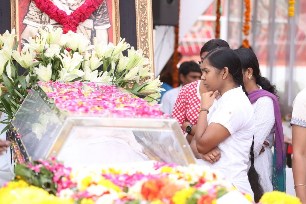 ANR Condolences Photos 09 - 156 / 440 photos
