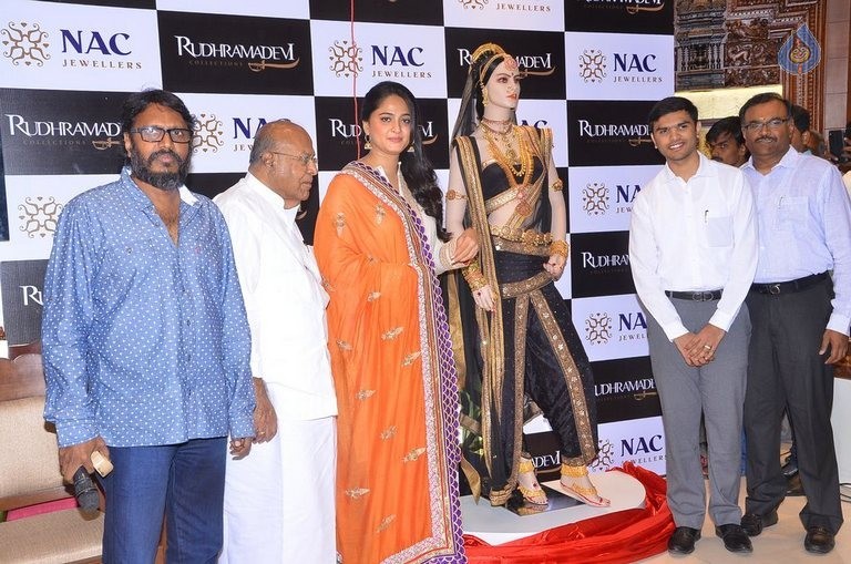Anushka at NAC Rudhramadevi Jewellery Introduce - 13 / 42 photos