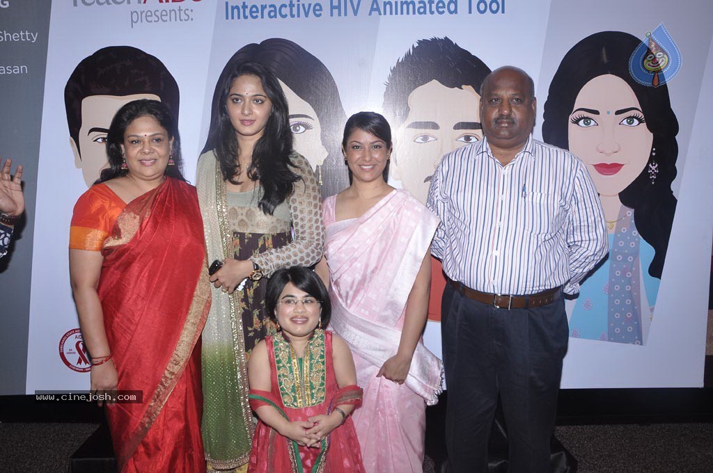 Anushka at TeachAIDS Press Meet - 7 / 52 photos