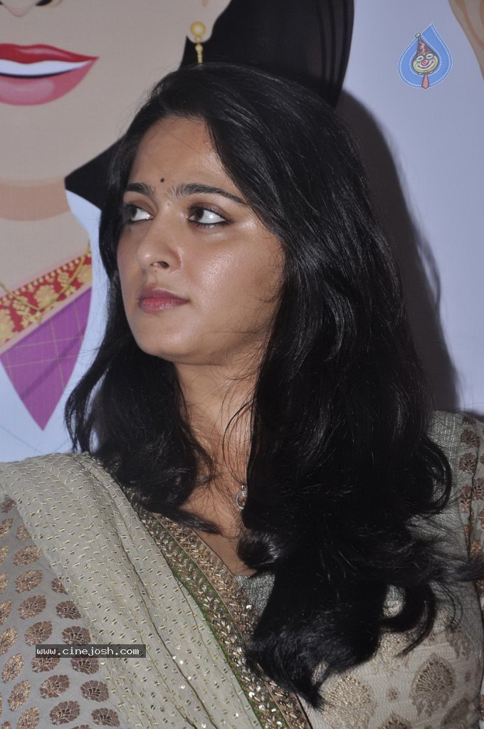 Anushka at TeachAIDS Press Meet - 11 / 52 photos