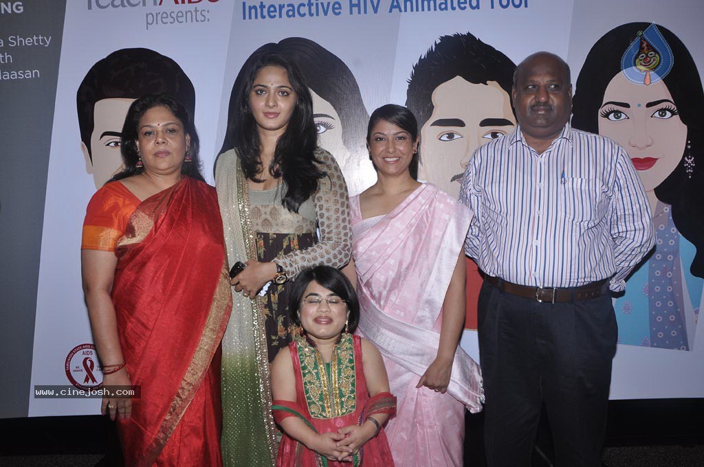 Anushka at TeachAIDS Press Meet - 14 / 52 photos
