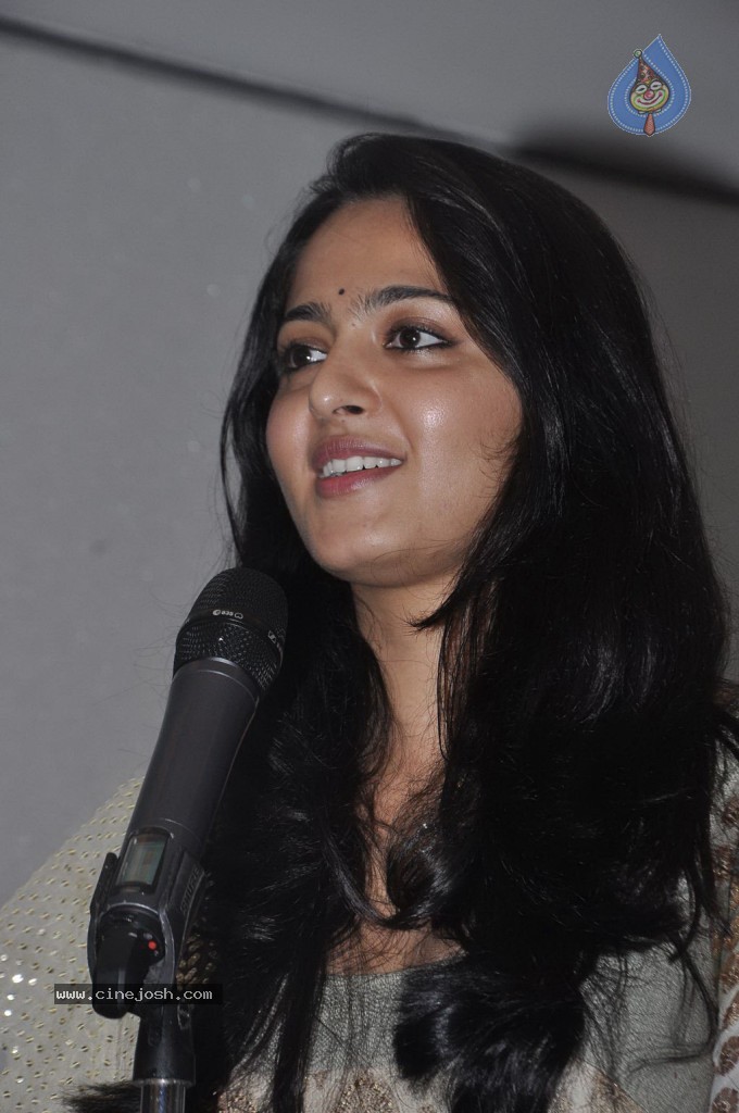 Anushka at TeachAIDS Press Meet - 30 / 52 photos