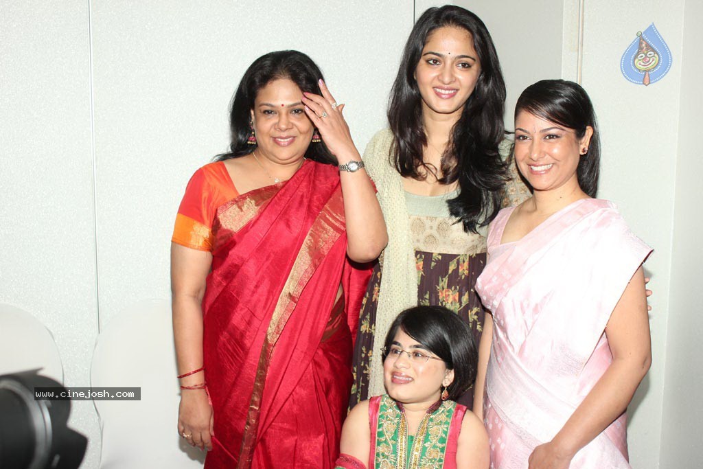 Anushka at TeachAIDS Press Meet - 49 / 52 photos