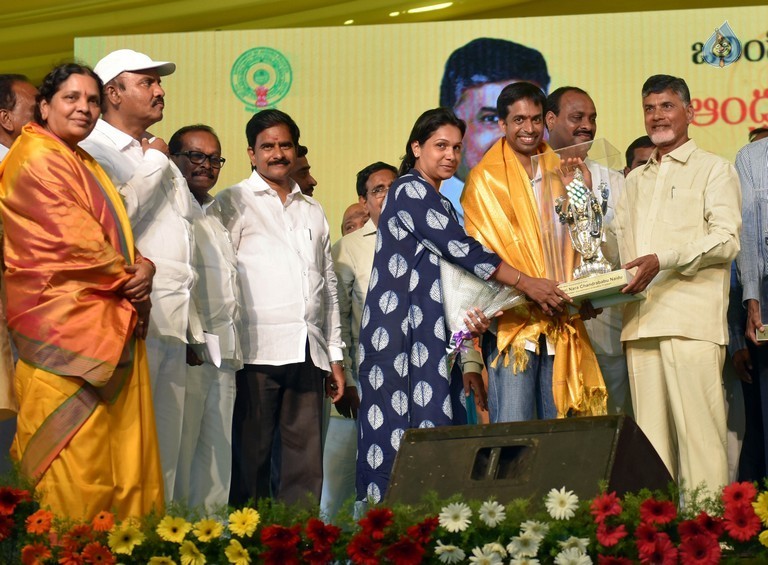 AP CM Felicitates PV Sindhu Photos - 1 / 17 photos
