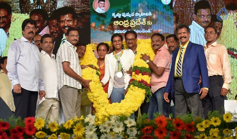 AP CM Felicitates PV Sindhu Photos - 9 / 17 photos