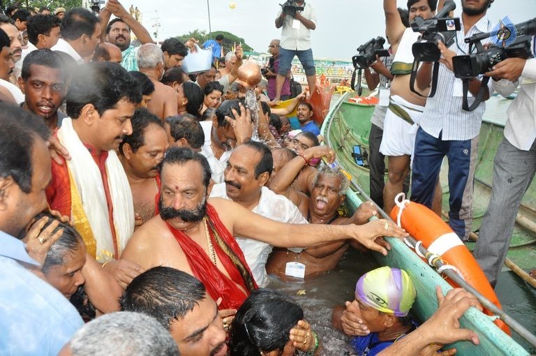 AP Godavari Pushkaralu 2015 Photos - 35 / 74 photos