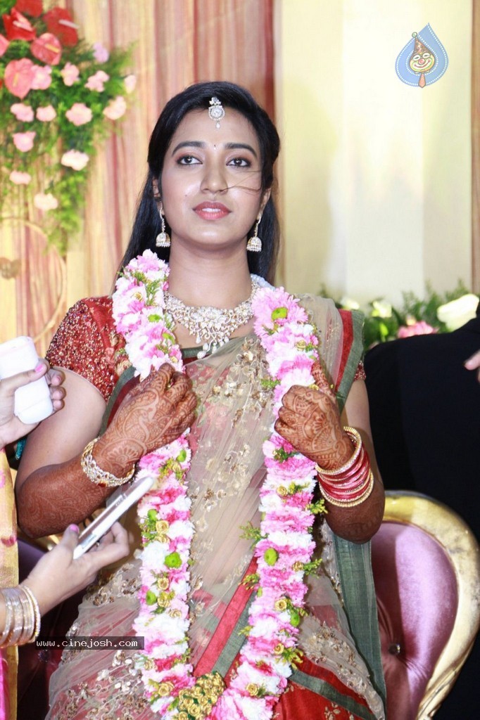 Arulnidhi - Keerthana Wedding Reception Stills - 40 / 46 photos