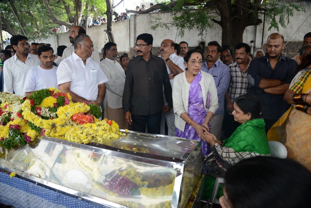 AVS Condolences Photos 02 - 111 / 214 photos