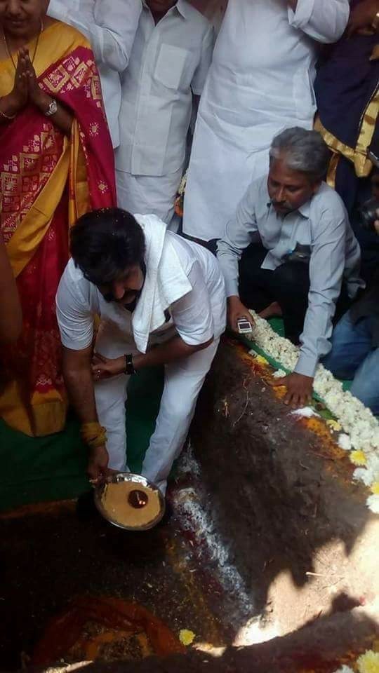 Balakrishna at Nimmakuru - 5 / 15 photos